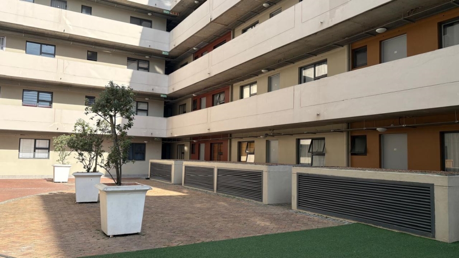 1 Bedroom Property for Sale in Zonnebloem Western Cape